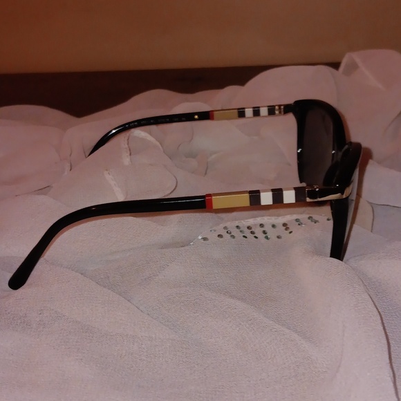 BURBERRY SUNGLASSES PRE-LOVED ALL INCLUSIVE - Picture 3 of 8